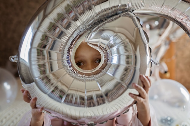 Foto bambino con palloncino