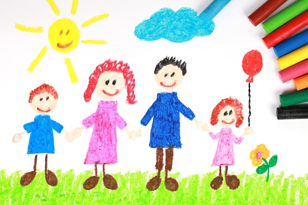 행복한 가족의 아동 스타일 크레용 그림