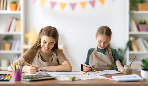 Kids at the art class