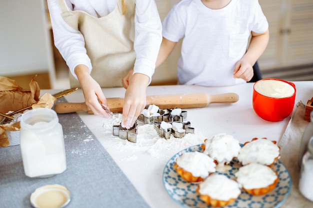 Foto cucina di cottura dei biscotti di cottura dei bambini