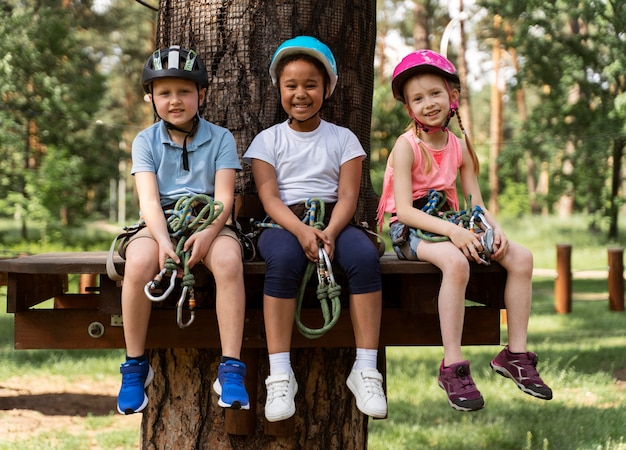 Photo kids having fun at an adventure park