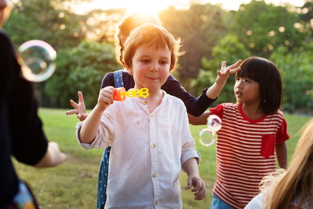 Photo kids having a fun time together