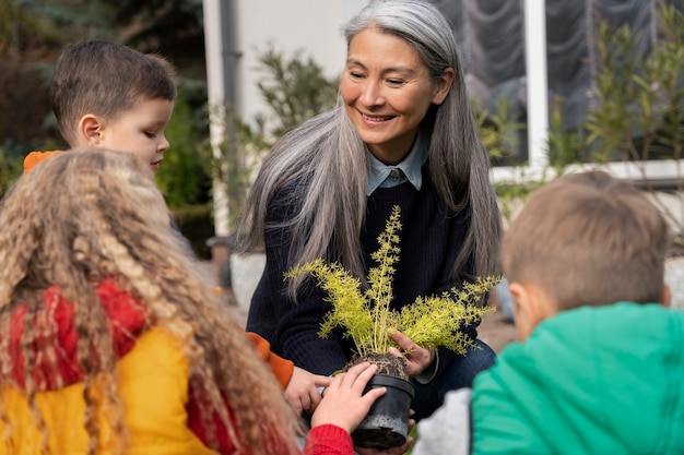 Foto i bambini imparano a conoscere l'ambiente