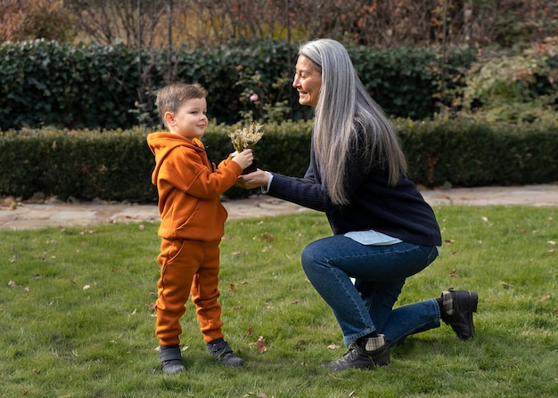 Foto i bambini imparano a conoscere l'ambiente