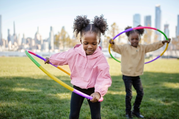 Photo kids playing outdoors