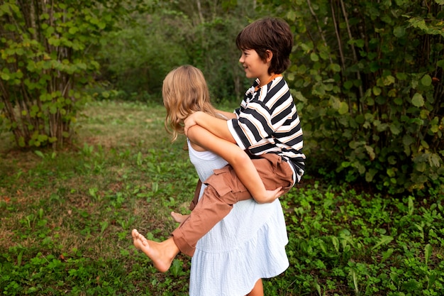 Photo kids in rural retreats having fun