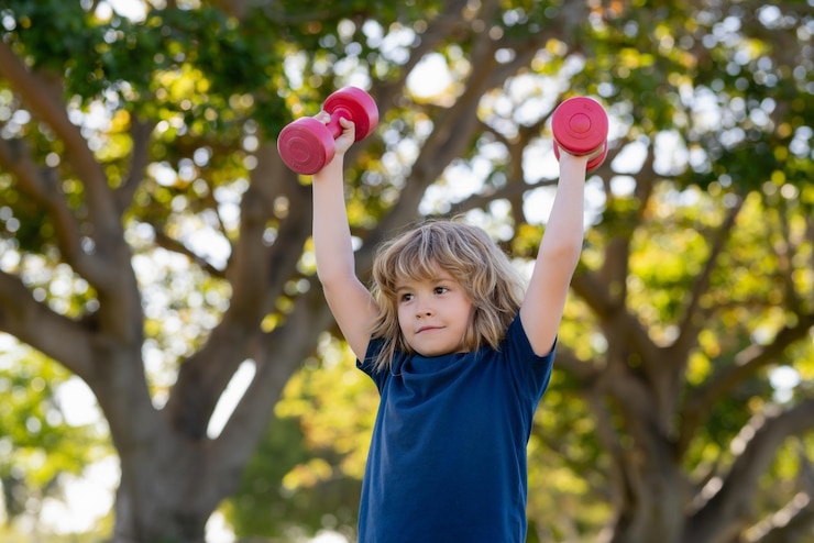 Photo kids sport training in summer park outdoor kids sports exercises healthy kids life and sport concept