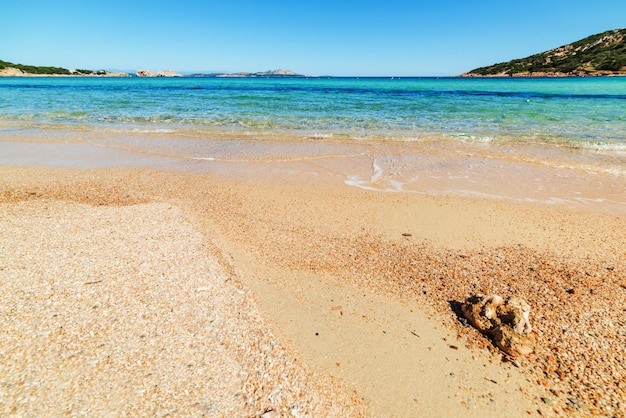 Kiezels in Cala Battistoni aan de Costa Smeralda, Italië