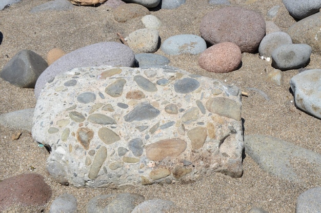 Kiezels op het strand