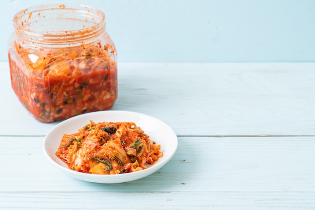 Cavolo kimchi sul piatto