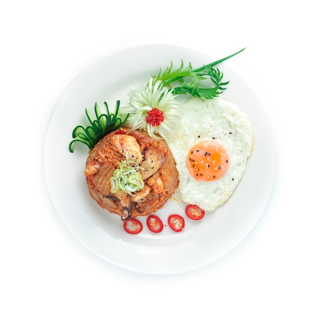 Жареный рис кимчи с кальмарами (Ojing O Bogeum) Жареное яйцо в корейском стиле с луком-пореем