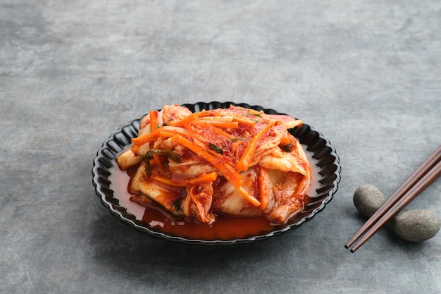 Kimchi of Kimci, een traditioneel Koreaans gerecht, ingelegde gefermenteerde groenten met een pittige smaakmaker