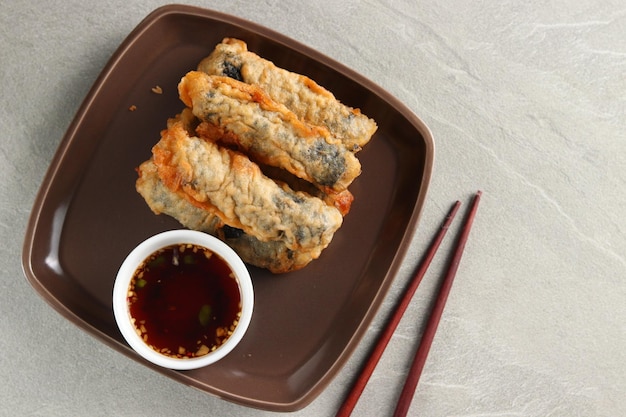 Kimmari of Gimmari, Koreaanse Gefrituurde Snack Tempura Gemaakt van Zeewier (Laver) Roll Gevuld