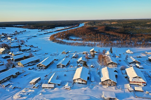 kimzha dorp bovenaanzicht, winterlandschap russisch noord arkangelsk district