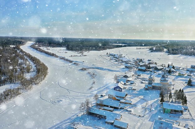 kimzha dorp bovenaanzicht, winterlandschap russisch noord arkangelsk district