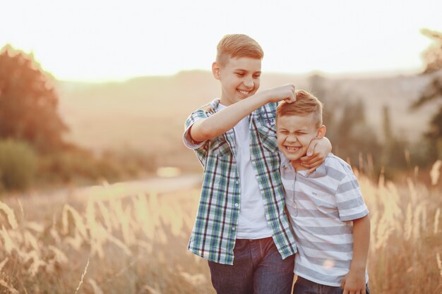 Kind handen seizoen happy summertime