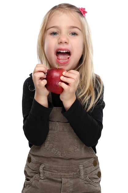 Kind kind meisje eet appel fruit herfst herfst gezond geïsoleerd op wit