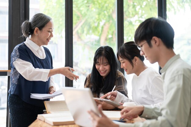 Photo a kind mature asian female professor is giving a lecture to her students in the classroom