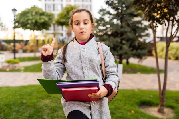 kind meisje schoolmeisje basisschool student.