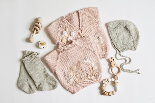 Kinderbreiwerk Trui muts slofjes sokken Houten bijtring tepel Baby shower party Voorbereiding op de bevalling Plat leggen