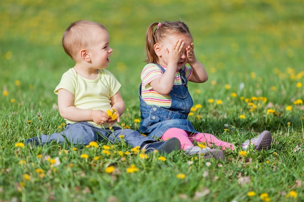 Kinderen in het veld