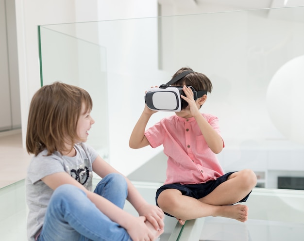 Kinderen in Virtual Reality thuis