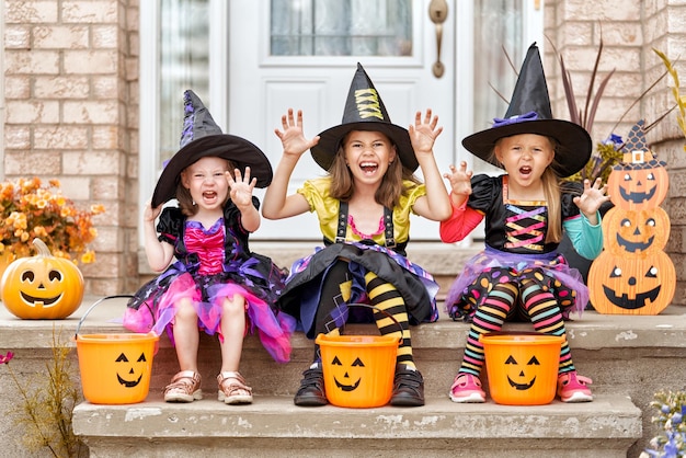 Kinderen op Halloween