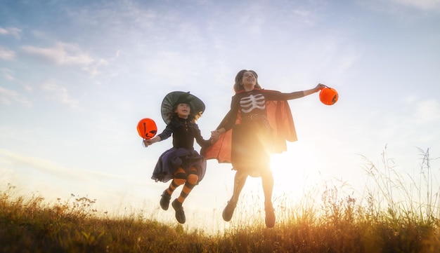 Kinderen op Halloweenfeest