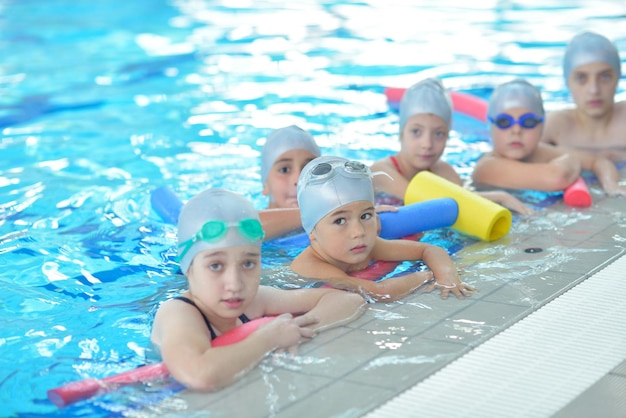 kindergroep bij het zwembad