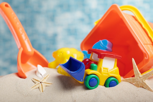 Foto kinderspeelgoed op zand