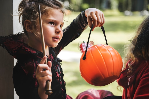 Kindertjes truc of behandelen op halloween