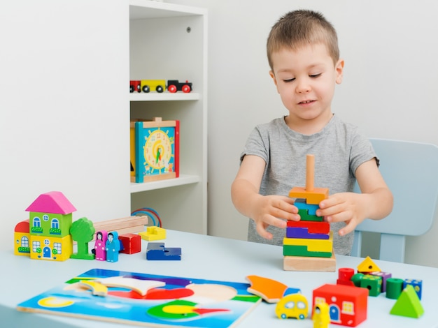 Kindhanden verzamelen houten puzzel