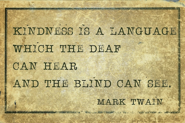 친절은 언어입니다 - 그런지 빈티지 판지에 인쇄된 유명한 마크 트웨인의 인용문
