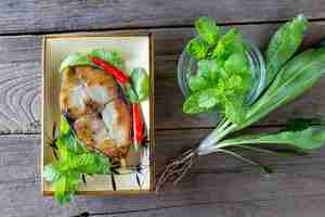 Photo king mackerel steak on wood backgroundfried fish