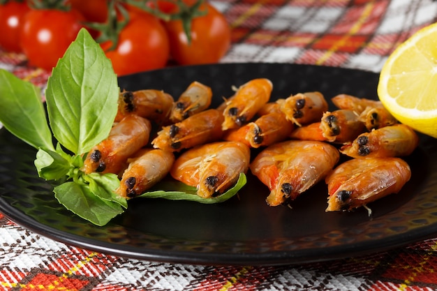 King prawns with lemon and cherry tomatoes