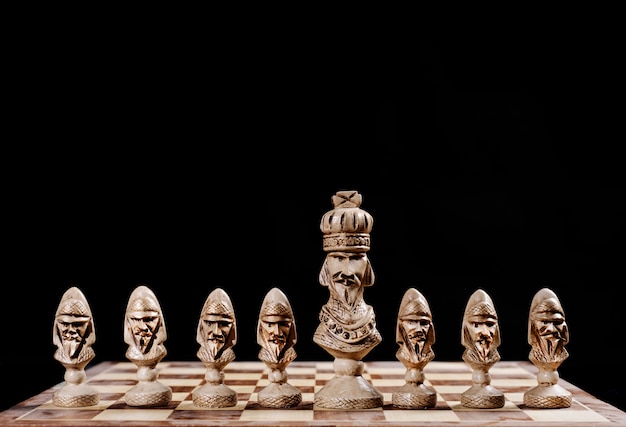チェス盤にポーンを持つ王