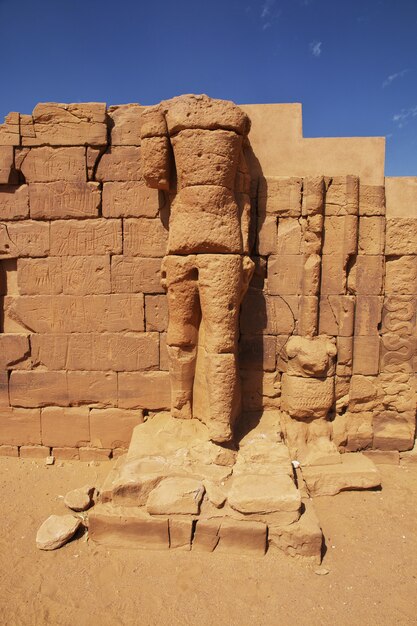 キングダムクッシュ-スーダンのサハラ砂漠の寺院の遺跡