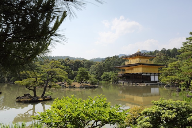 Tempio kinkakuji il padiglione d'oro a kyoto, giappone