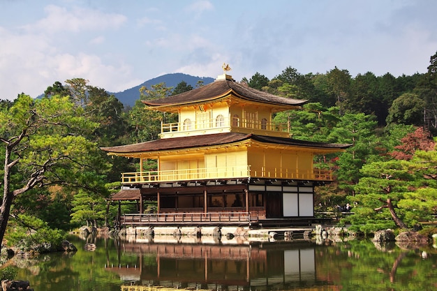 Tempio kinkakuji a kyoto in giappone