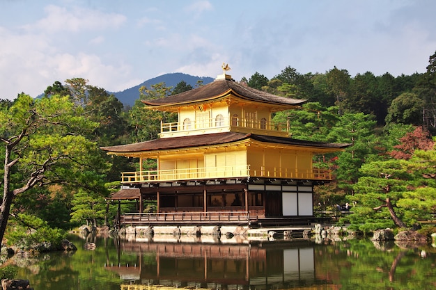 Tempio di kinkakuji a kyoto, in giappone