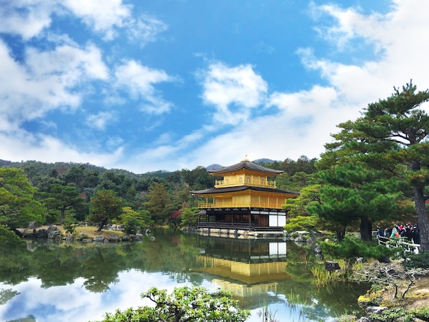 Kinkakujitempel, het beroemde oriëntatiepunt in kyoto, japan.