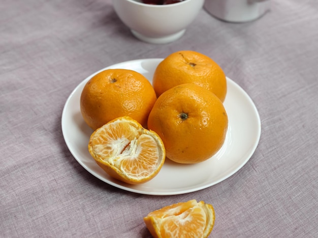 Kino Orange Fruits is a fruit that comes from Pakistan with a shape similar to mandarin oranges