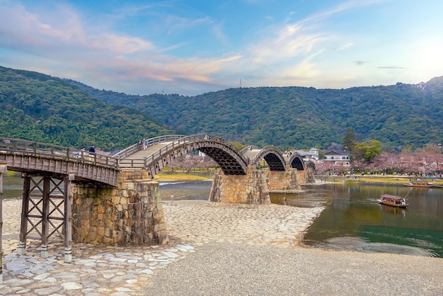 日没時の岩国日本の錦帯橋