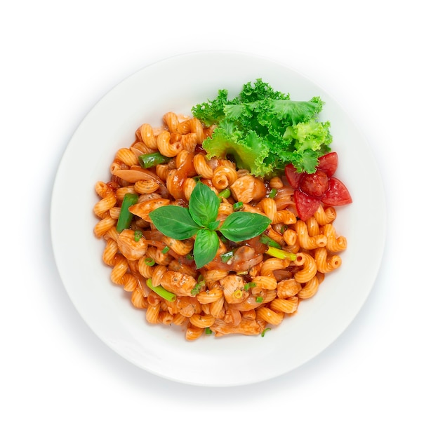 Kip macaroni met tomatensaus