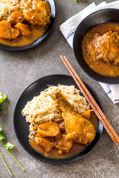 Kip Massaman Curry Pasta met Noodle