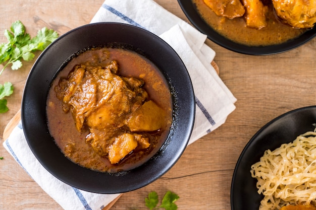 Kip Massaman Curry Pasta met Noodle