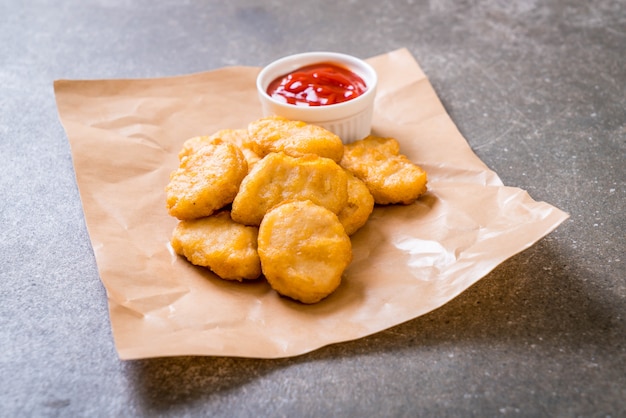 Kipnuggets met saus