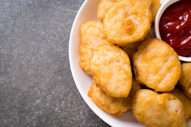 Kipnuggets met saus