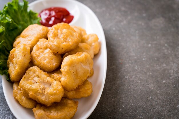 Kipnuggets met saus