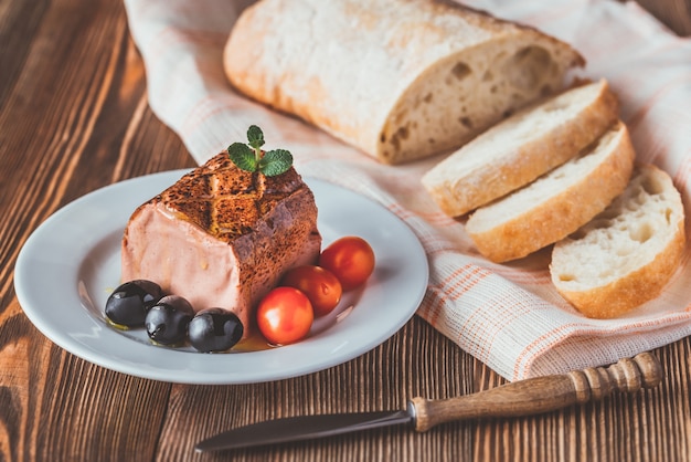 Kippenleverpastei op de witte plaat